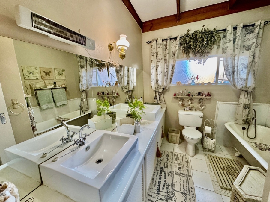 5 Bedroom Property for Sale in Van Der Hoff Park North West
